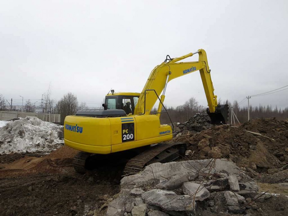  Экскаватор  KOMATSU 200  2004 года
