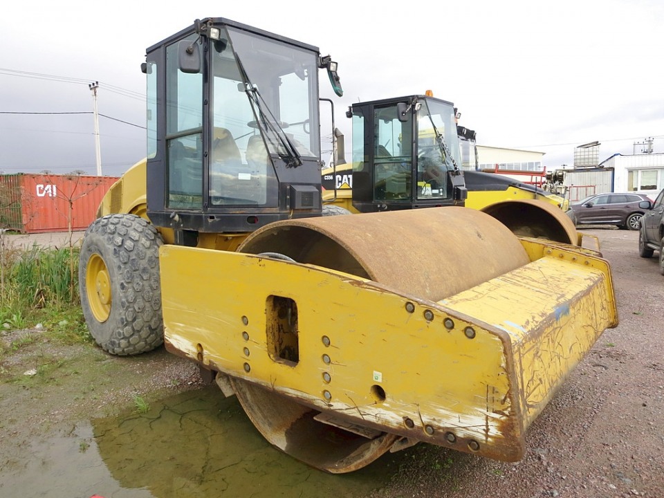  Каток Caterpillar CS76  2013 года