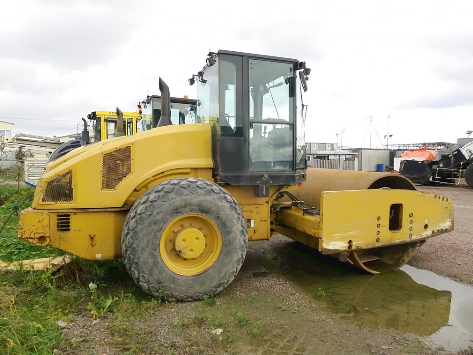  Каток Caterpillar CS76  2013 года