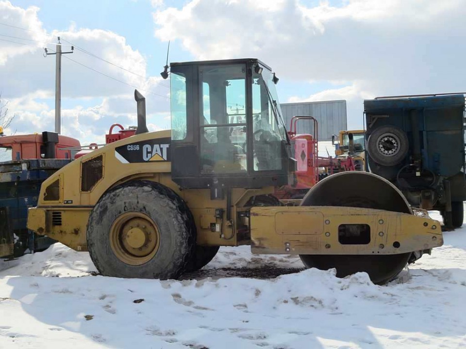  Каток Caterpillar CS56  2011 года