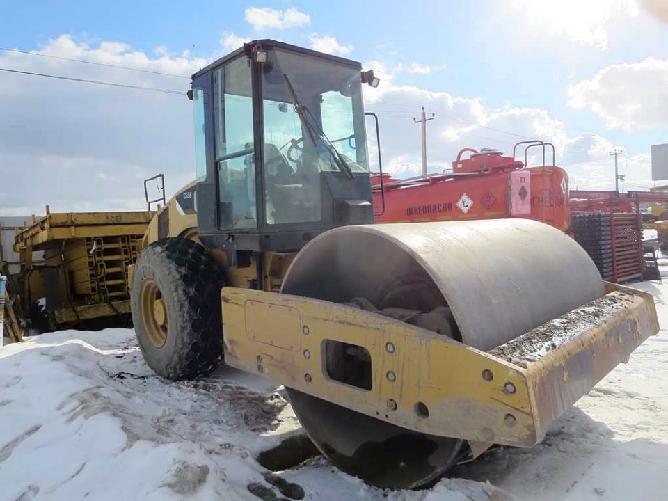  Каток Caterpillar CS56  2011 года