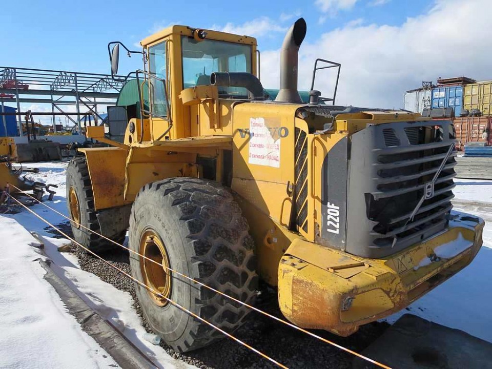  Погрузчик фронтальный Volvo L 220 E  2005 года