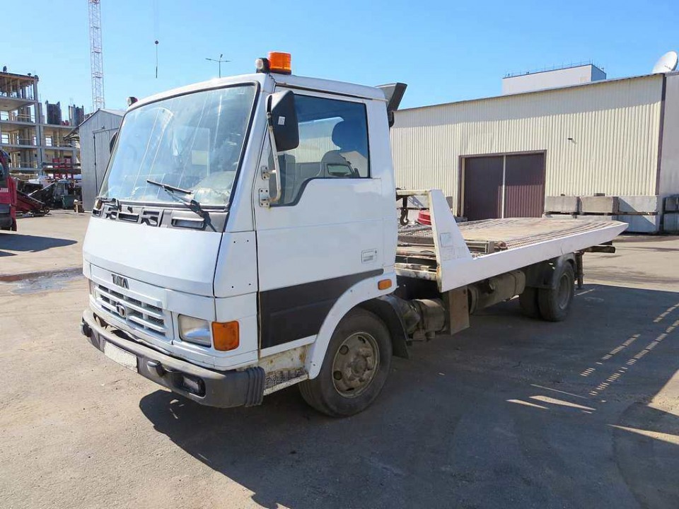  Эвакуатор  TATA 613  2012 года