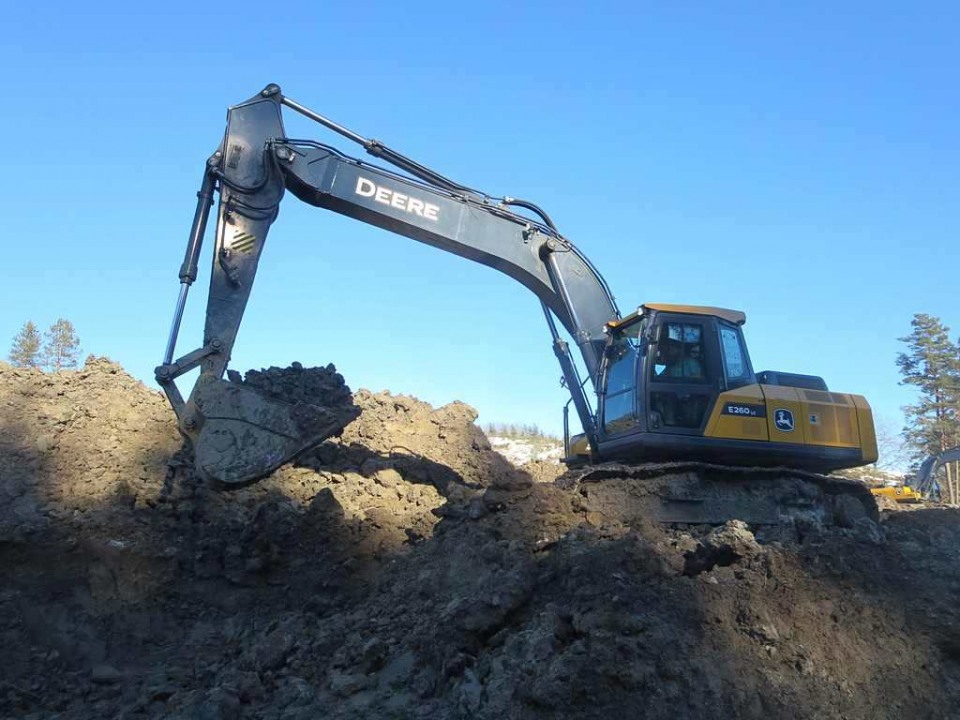  Экскаватор John Deere 260  2020 года