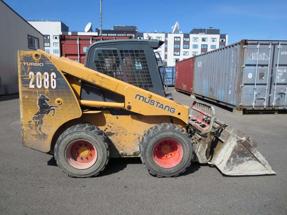  Погрузчик  MUSTANG 2086  2010 года