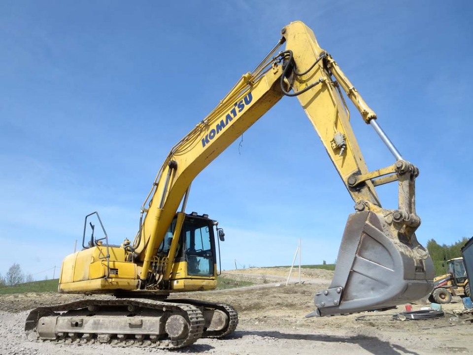  Экскаватор  KOMATSU 200  2014 года