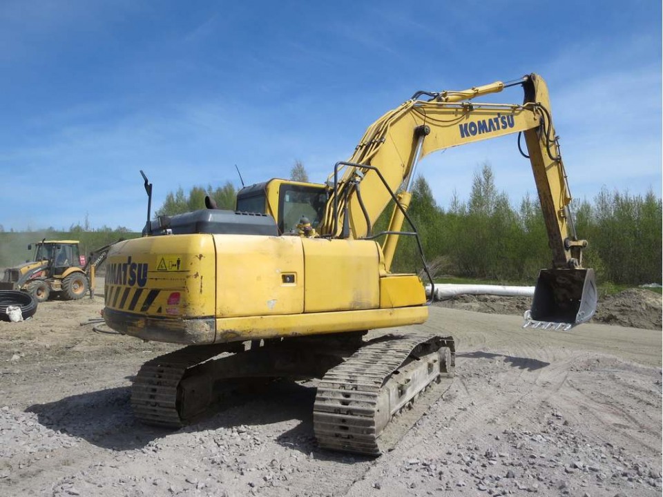  Экскаватор  KOMATSU 200  2014 года