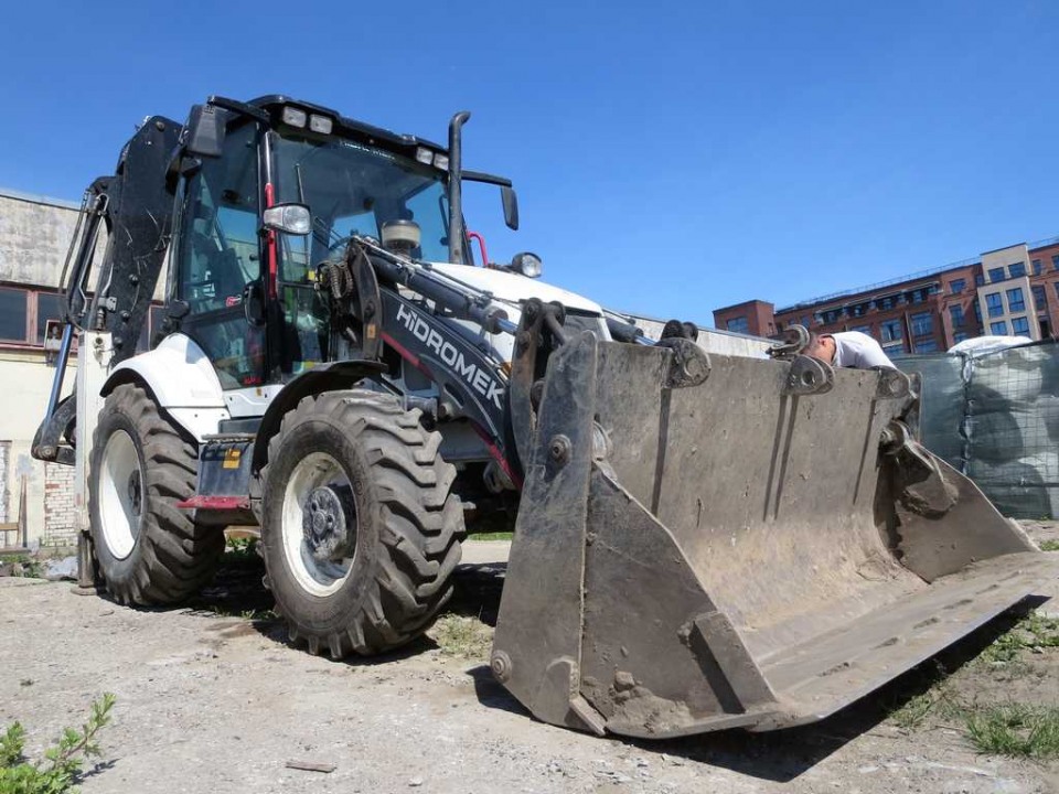  Экскаватор-погрузчик  HIDROMEK 102  2020 года