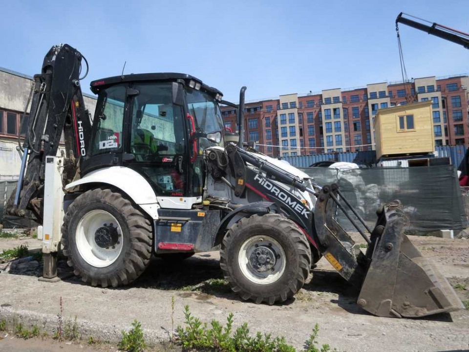  Экскаватор-погрузчик  HIDROMEK 102  2020 года