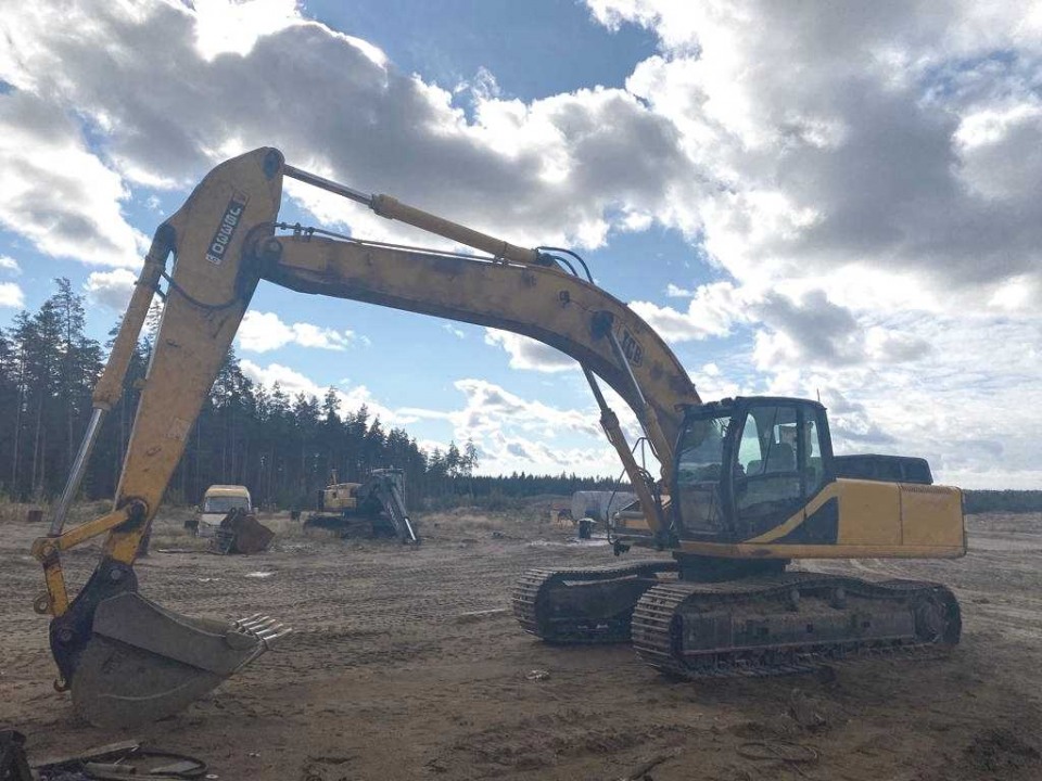  Экскаватор JCB 330  2006 года