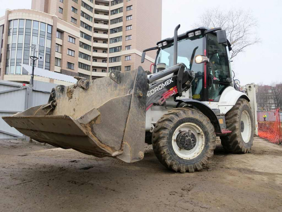  Экскаватор-погрузчик  HIDROMEK 102  2021 года