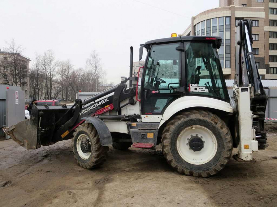  Экскаватор-погрузчик  HIDROMEK 102  2021 года