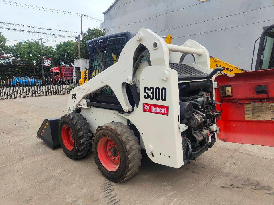  Минипогрузчик BOBCAT S300  2021 года