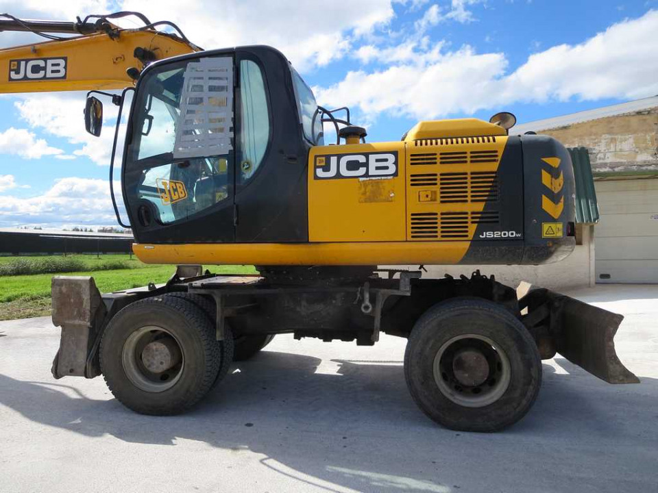  Колесник JCB 200  2015 года
