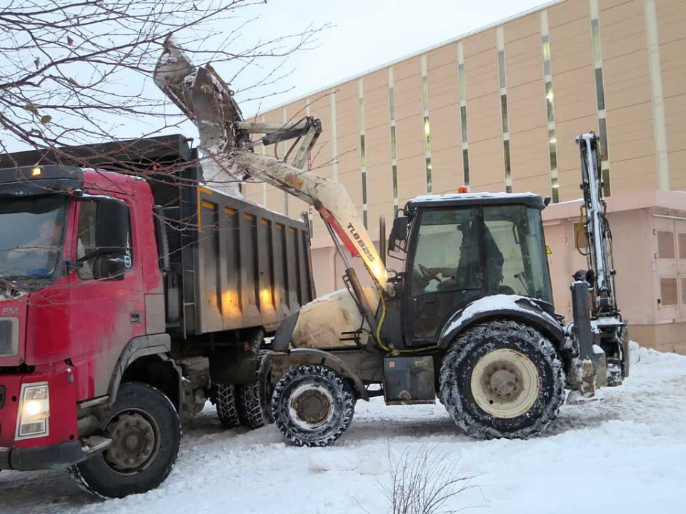  Экскаватор-погрузчик  RM - Terex TLB 825  2017 года