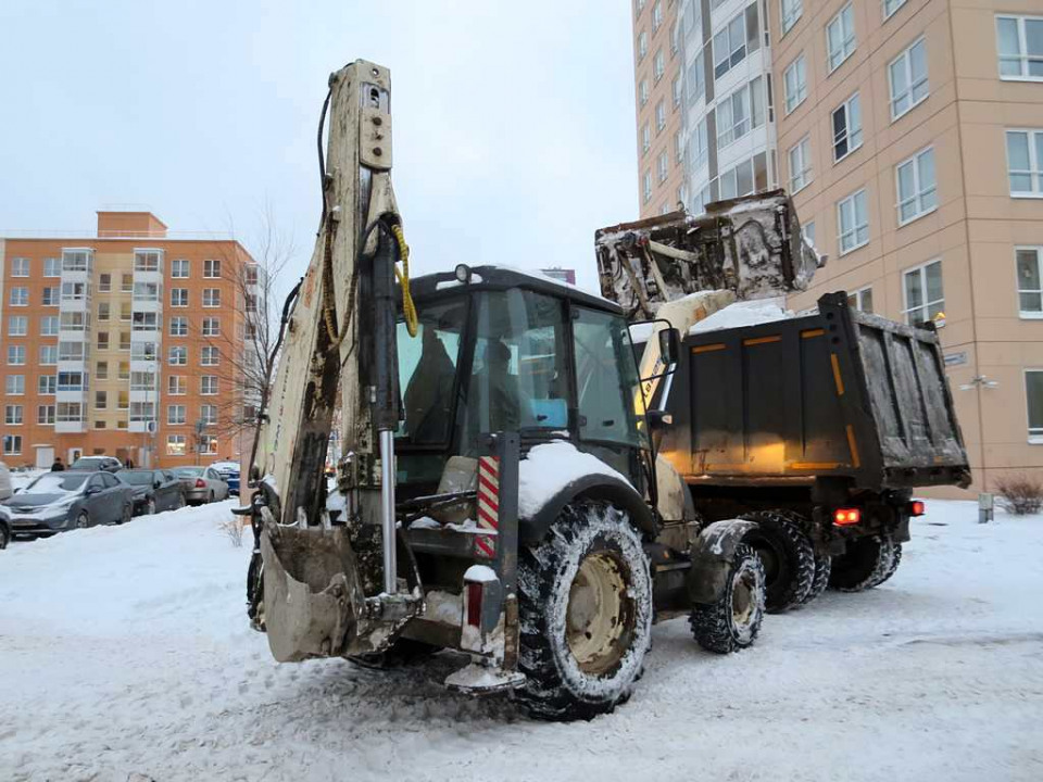  Экскаватор-погрузчик  RM - Terex TLB 825  2017 года