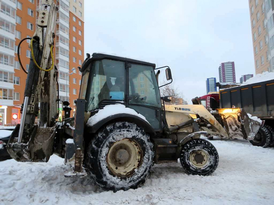  Экскаватор-погрузчик  RM - Terex TLB 825  2017 года