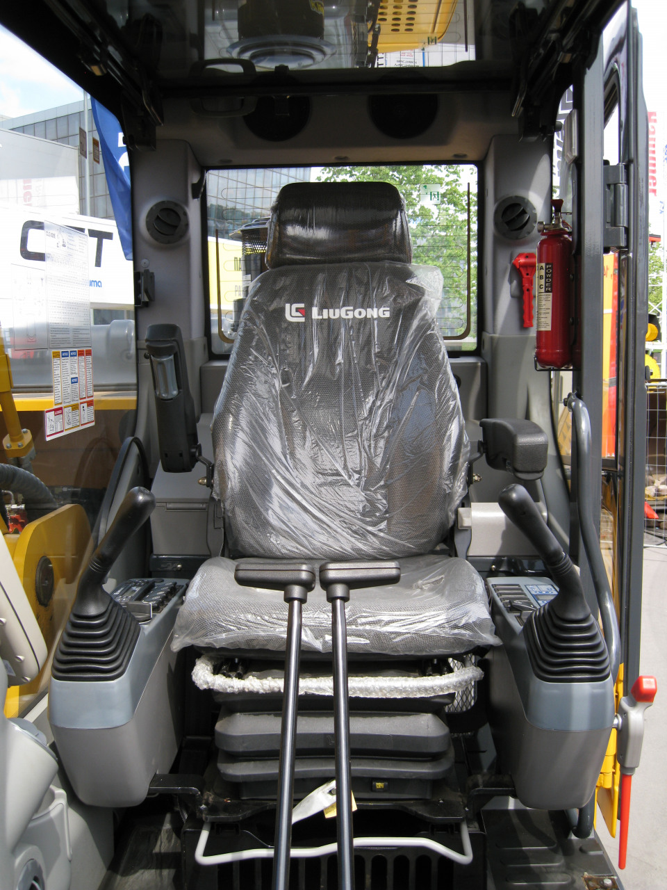  Экскаватор CLG 920E  2023 года