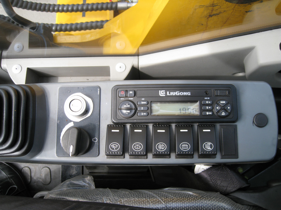  Экскаватор CLG 920E  2023 года