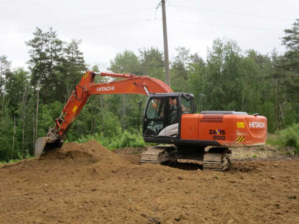  Экскаватор Hitachi 200  2021 года