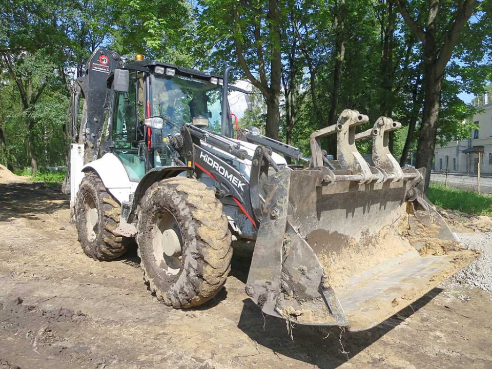  Экскаватор-погрузчик  HIDROMEK 102 S  2021 года