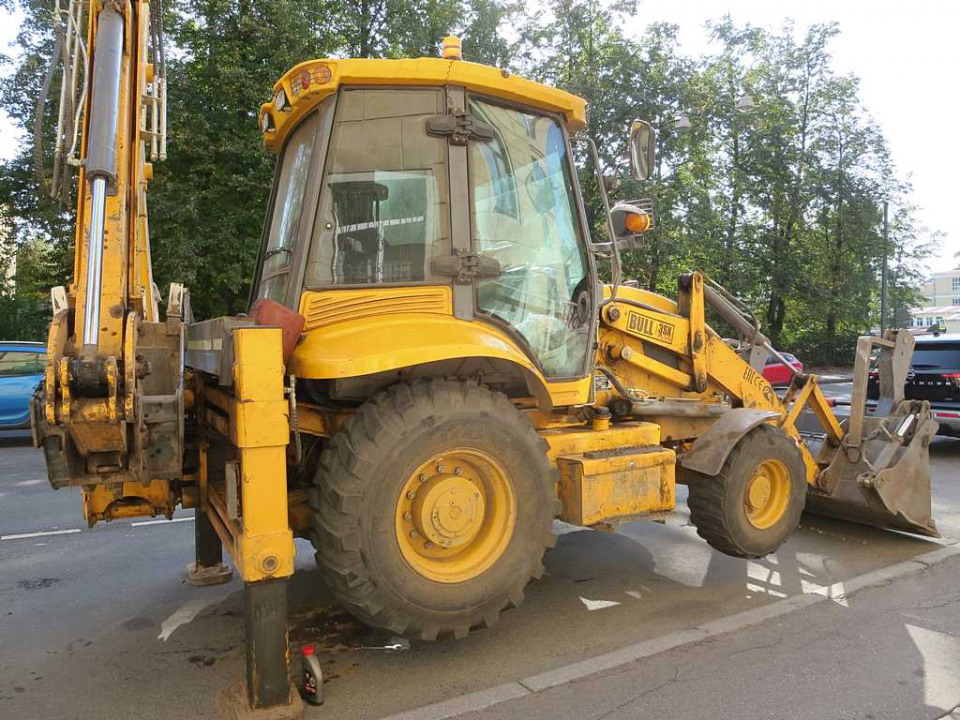  Экскаватор-погрузчик  BULL 3 SX  2023 года