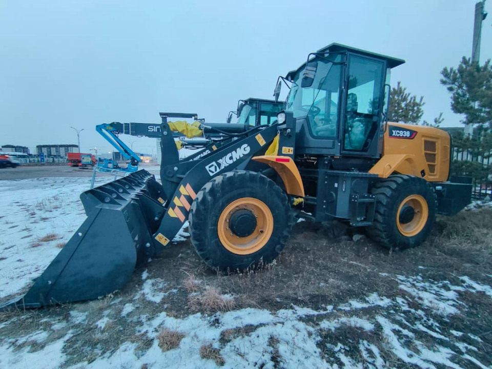  Погрузчик фронтальный XCMG XC938  2024 года