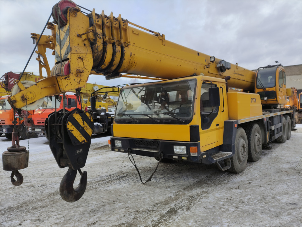 Автокран XCMG QY70K  2008 года