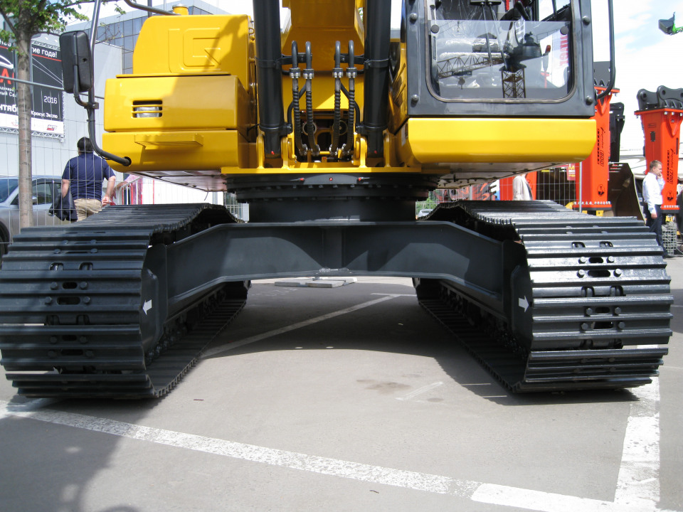  Экскаватор  CLG 923 FN  2025 года