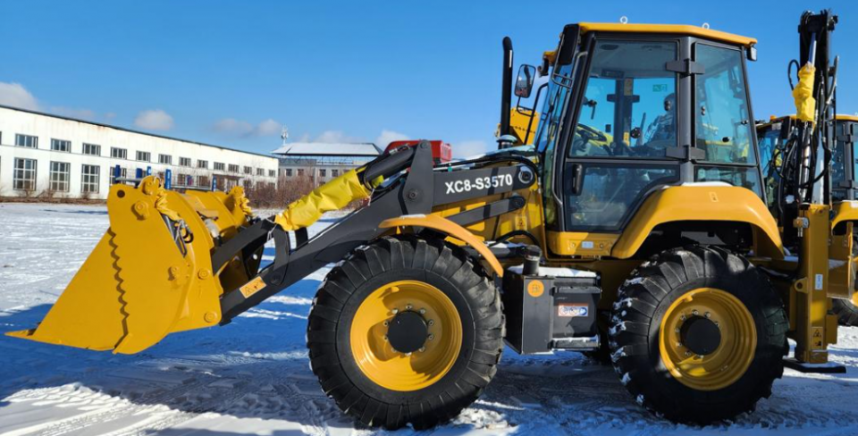  Экскаватор-погрузчик XCMG XC8 S3570 - это спецтехника 4х4  2024 года