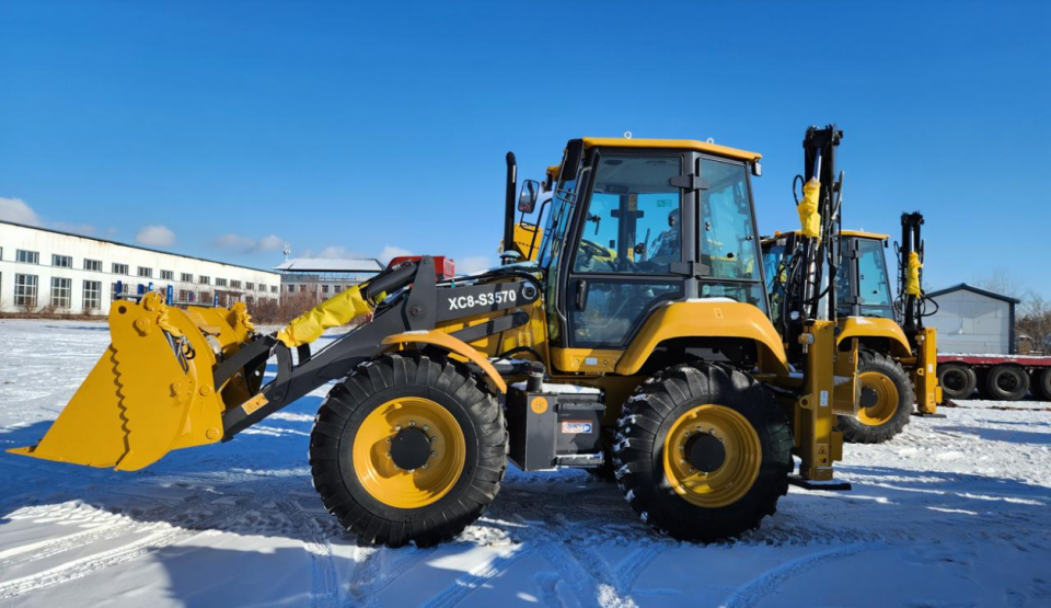  Экскаватор-погрузчик XCMG XC8 S3570 - это спецтехника 4х4  2024 года