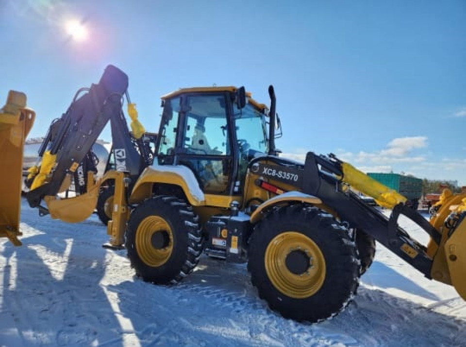  Экскаватор-погрузчик XCMG XC8 S3570 - это спецтехника 4х4  2024 года