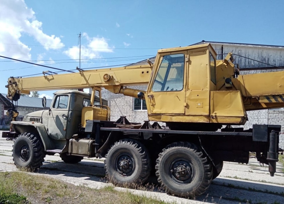  Автокран Урал Ивановец КС-35714  1993 года