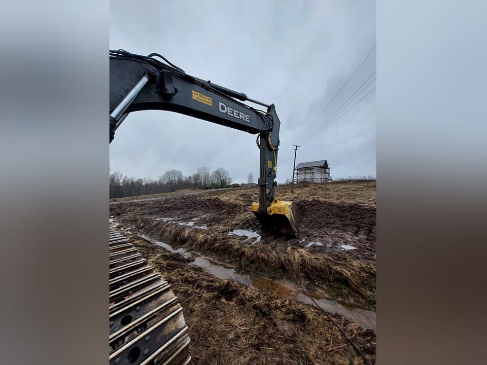  Гусеничный харвестер John Deere 260  