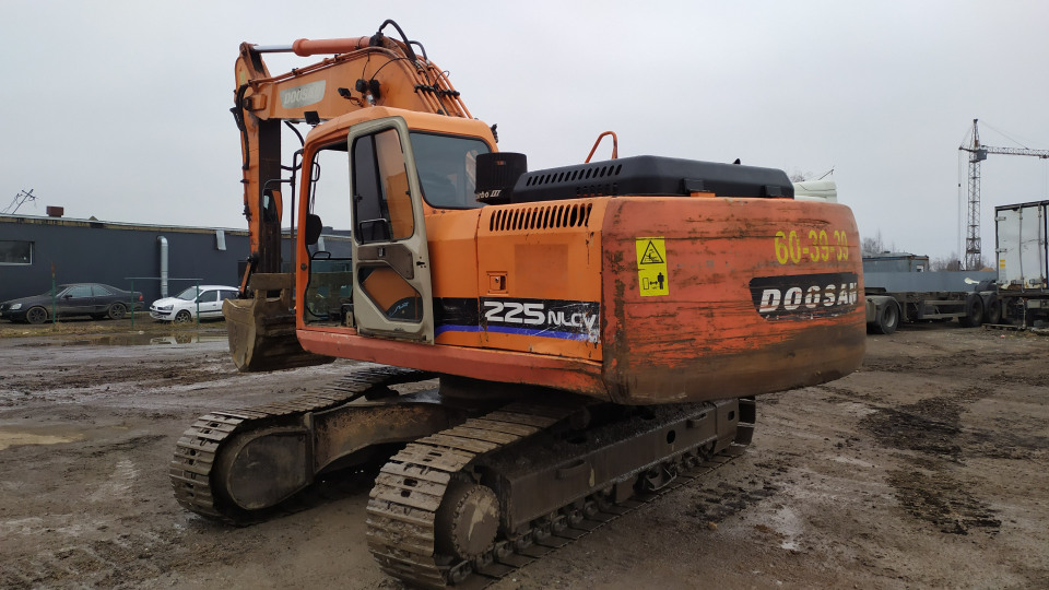  Экскаватор Doosan SOLAR 225NLCV  2011 года