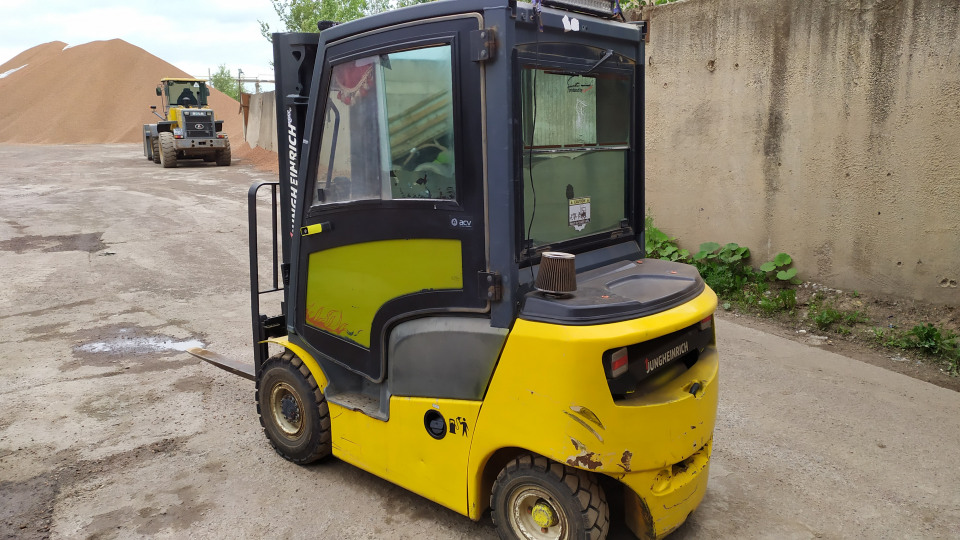  Погрузчик Daewoo Jungheinrich DFG 320  2015 года