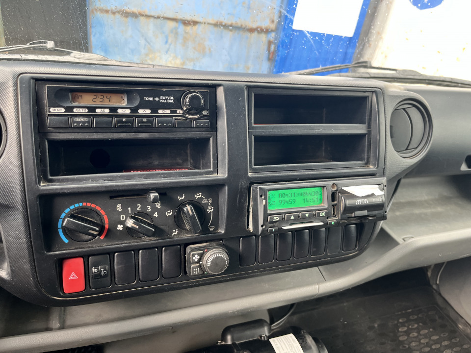 Hino 300  2014 года, 5000 т