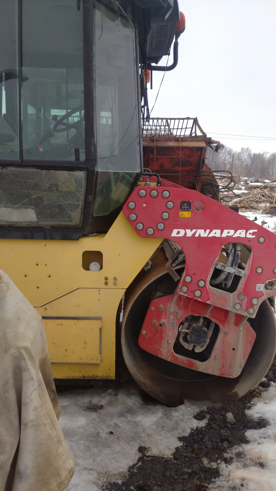  Каток  DYNAPAC CC224HF  2013 года