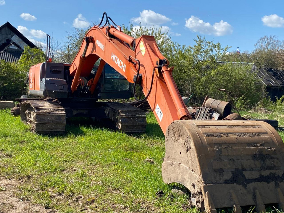  Экскаватор Hitachi ZX200LC  2006 года