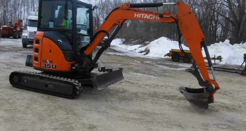 Hitachi ZX35U  2012 года