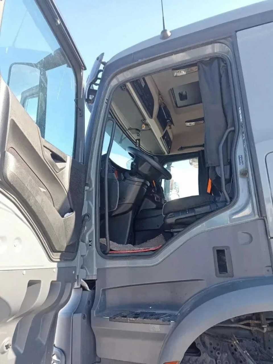 Mercedes-Benz Arocs 3348AS  2021 года, 6х6, 480 л.с.