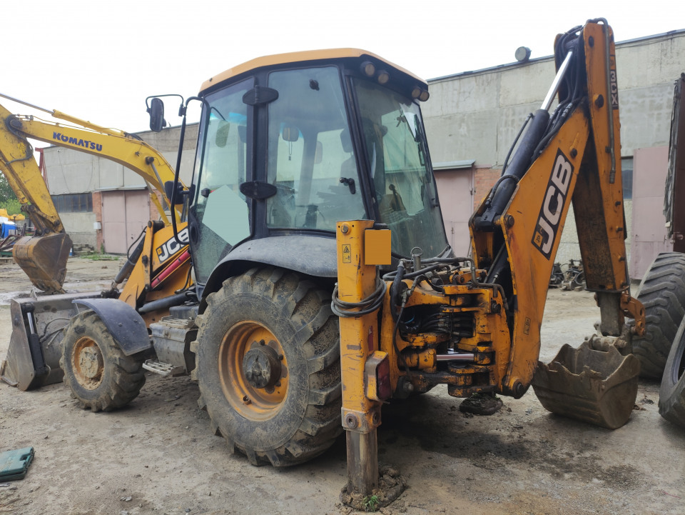  Экскаватор-погрузчик JCB  3CX  2011 года