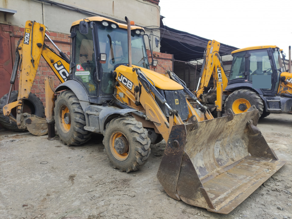  Экскаватор-погрузчик JCB  3CX  2011 года