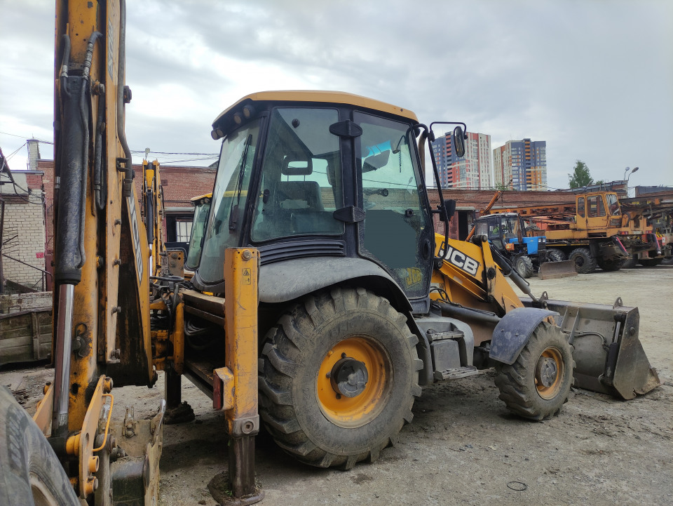  Экскаватор-погрузчик JCB  3CX  2011 года
