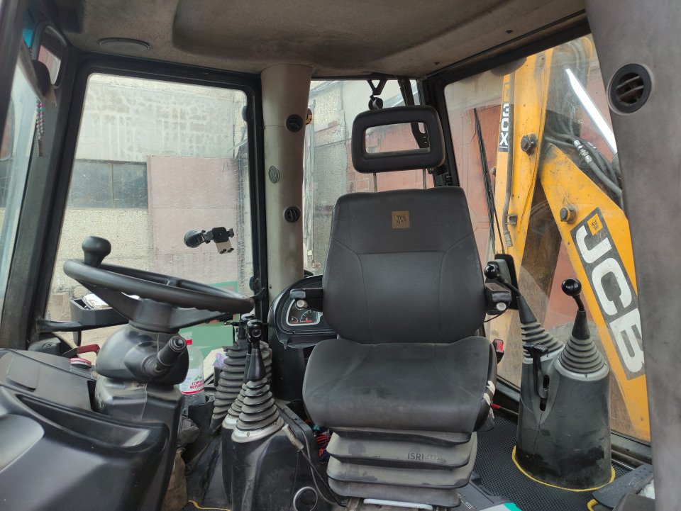  Экскаватор-погрузчик JCB  3CX  2011 года