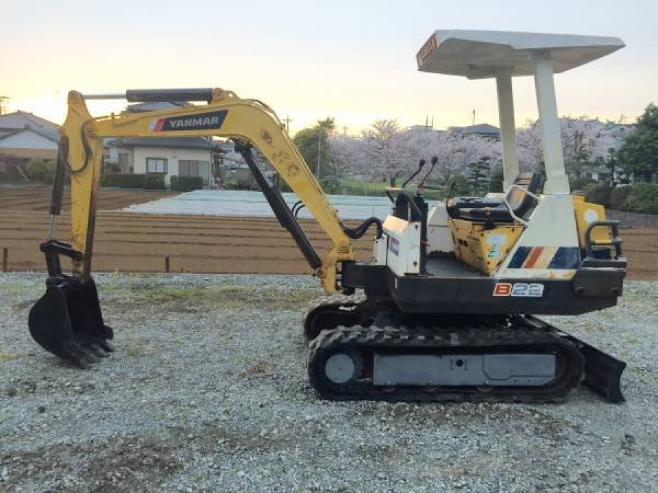  Экскаватор  YANMAR B-22  2002 года