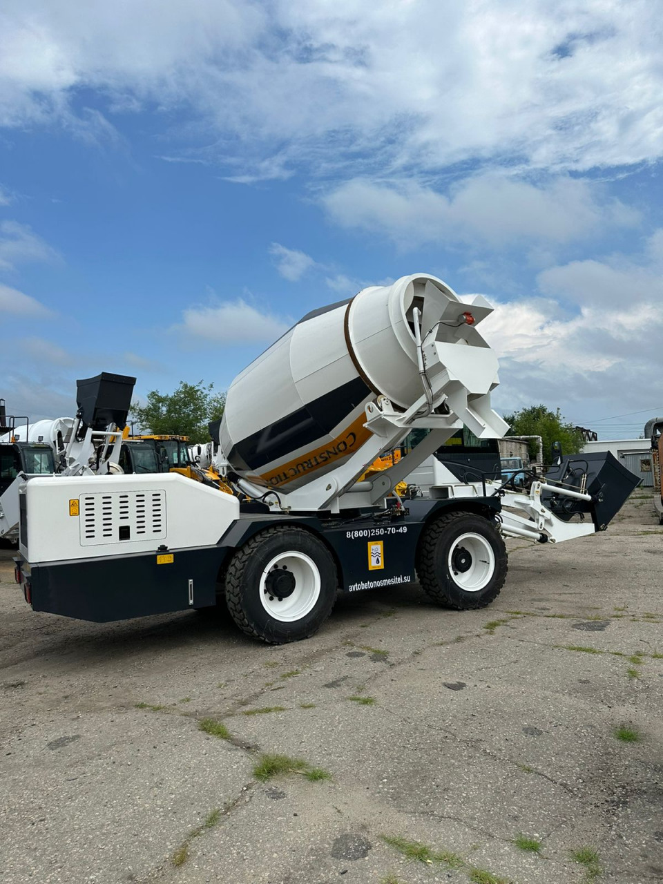  Автобетоносмеситель YNIX QGMC7000  2024 года