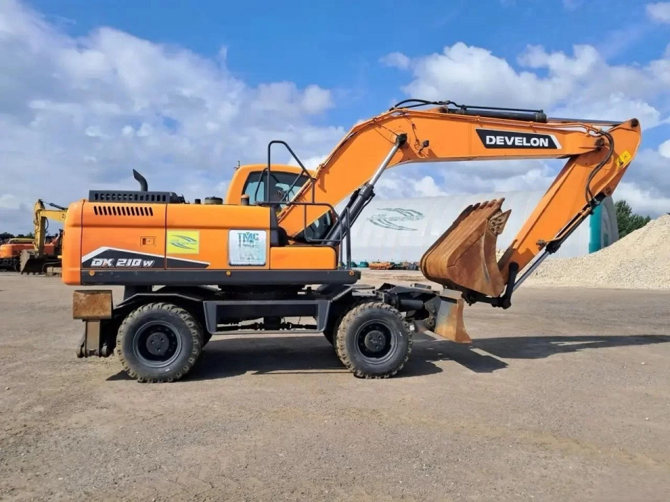  Экскаватор Doosan DX210W-7B  2024 года
