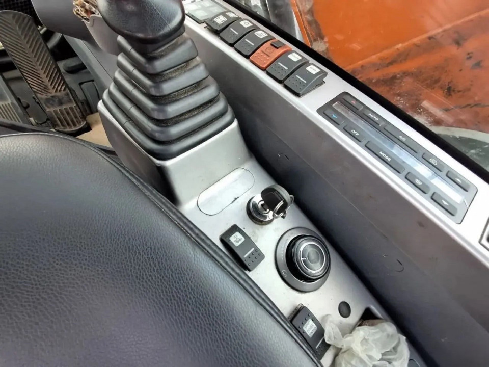  Экскаватор Doosan DX210W-7B  2024 года